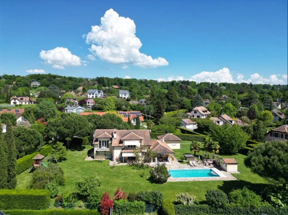 Prächtige südliche Villa mit Pool