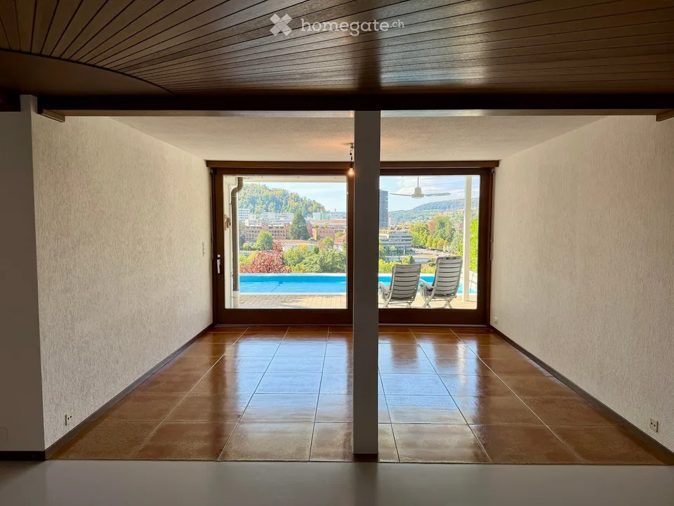 Premium-Wohnen in Ennetbaden: Loftartiges 3.5-Zimmer-Bijou mit Pool, Garten & Weitblick