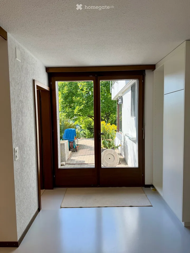 Premium-Wohnen in Ennetbaden: Loftartiges 3.5-Zimmer-Bijou mit Pool, Garten & Weitblick