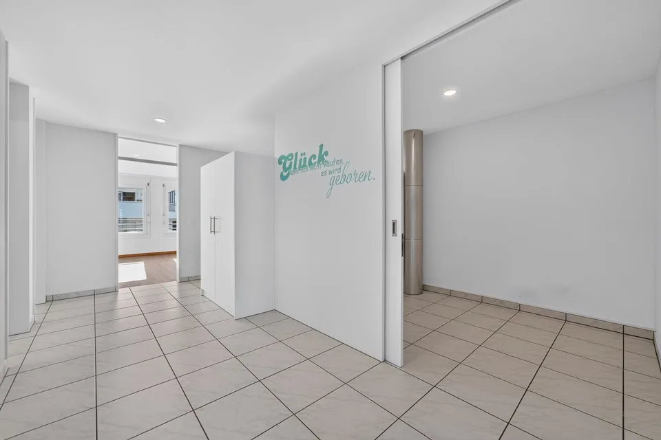Living like in a single-family home - exclusive 5.5-room garden maisonette with sunny private garden