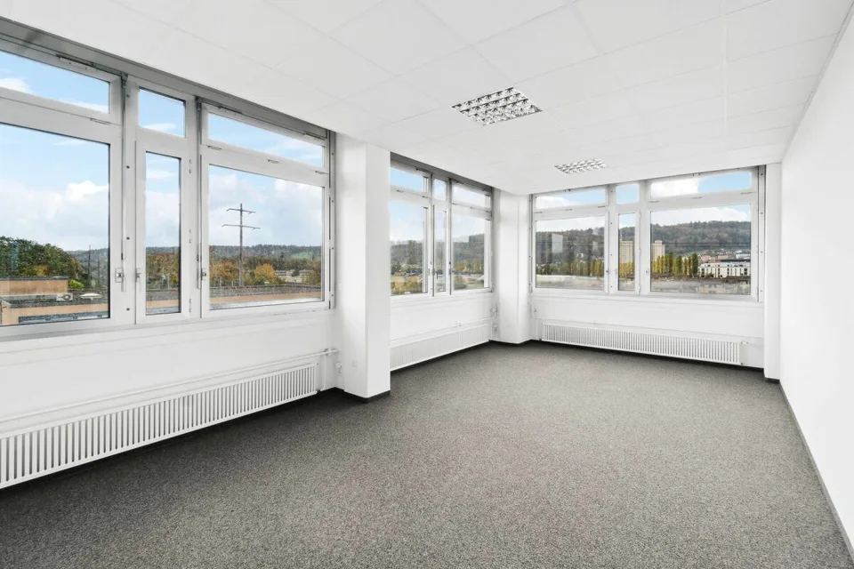 Attractive office and commercial spaces in prime location of Regensdorf