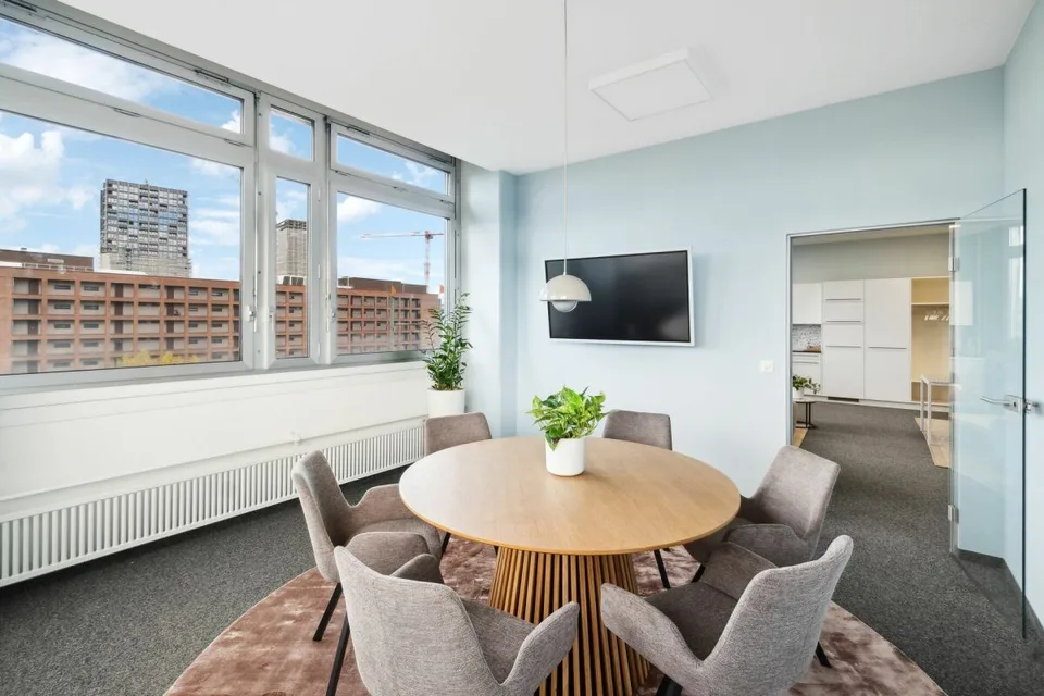 Attractive office and commercial spaces in prime location of Regensdorf