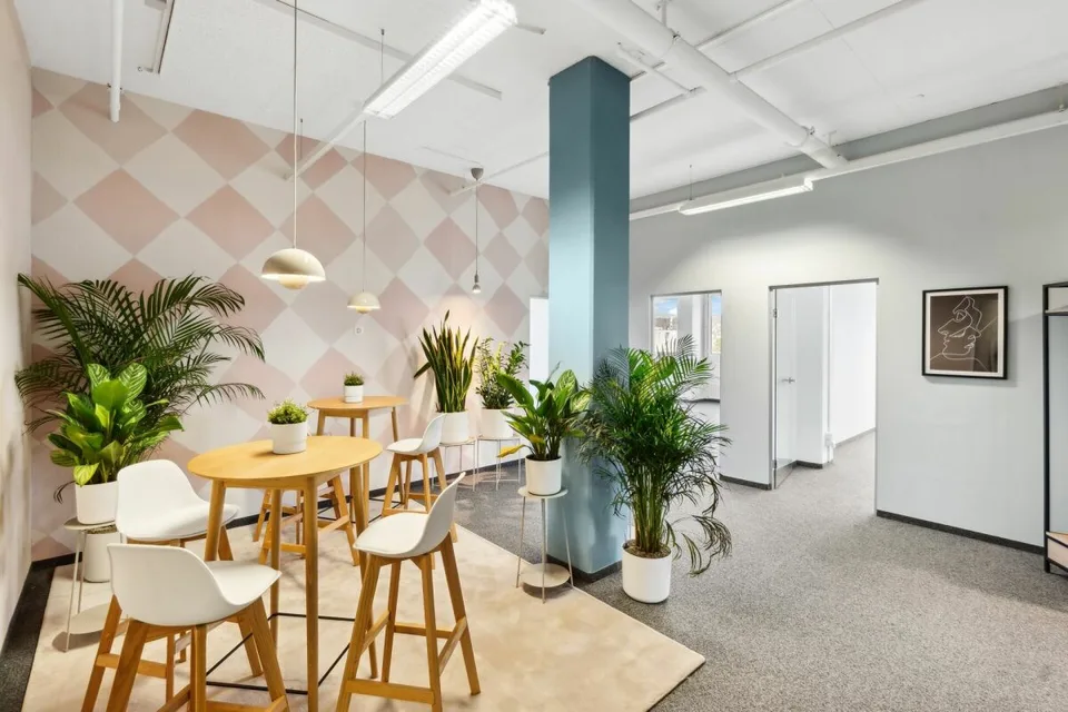 Attractive office and commercial spaces in prime location of Regensdorf