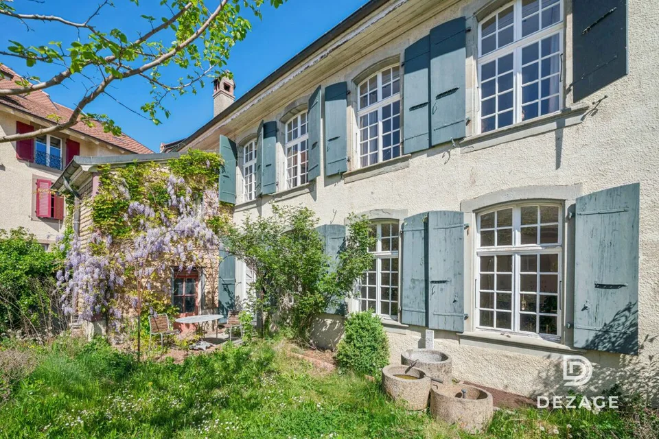 Somptueuse maison de maître rénovée avec soin, avec jardin de ville et au calme absolu