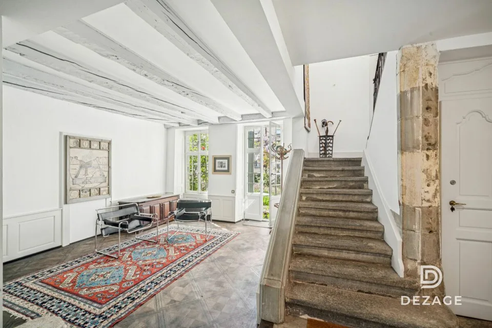 Somptueuse maison de maître rénovée avec soin, avec jardin de ville et au calme absolu
