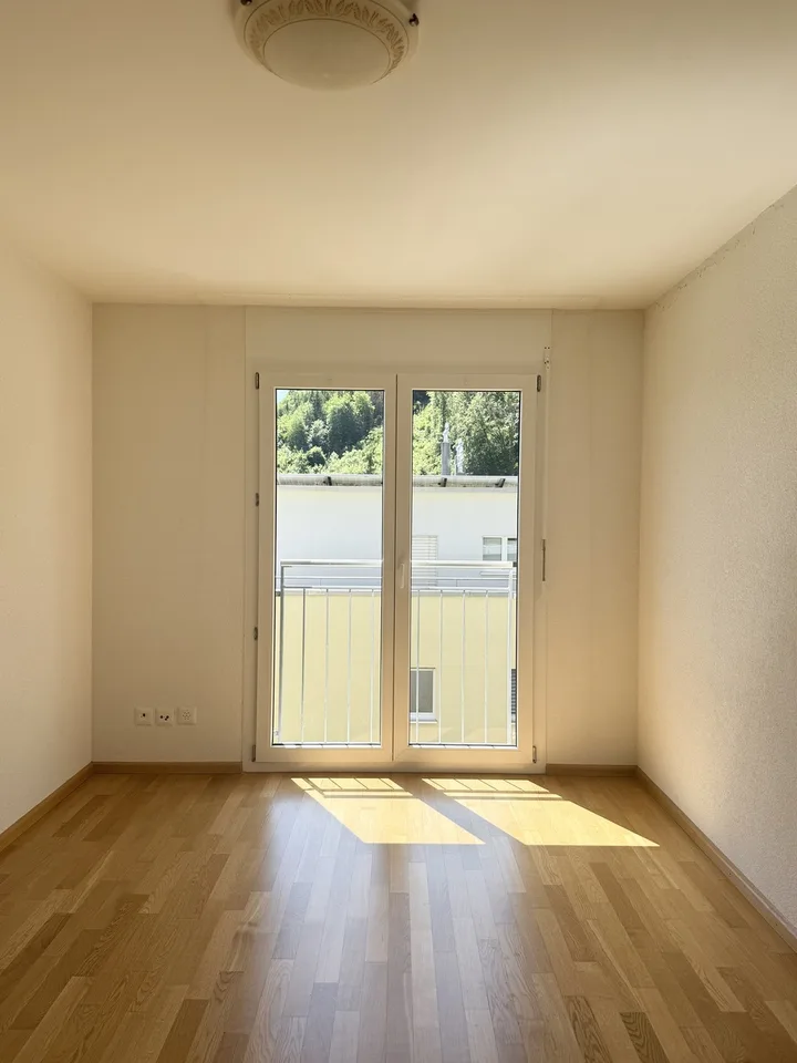 APPARTAMENTO 4,5 LOCALI CON BALCONE SPazioso E LOCALI ACCESSORI POLIVALENTI