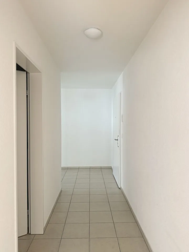 APPARTAMENTO 4,5 LOCALI CON BALCONE SPazioso E LOCALI ACCESSORI POLIVALENTI