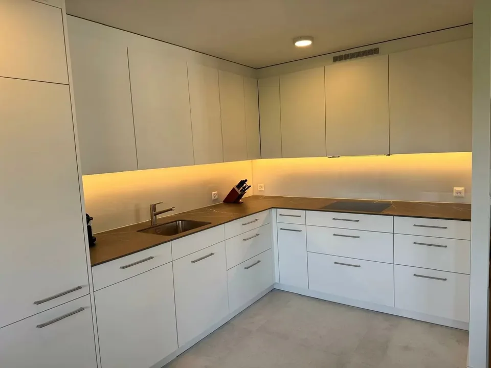 Furnished 3.5-room apartment with lake view in the center of Zug