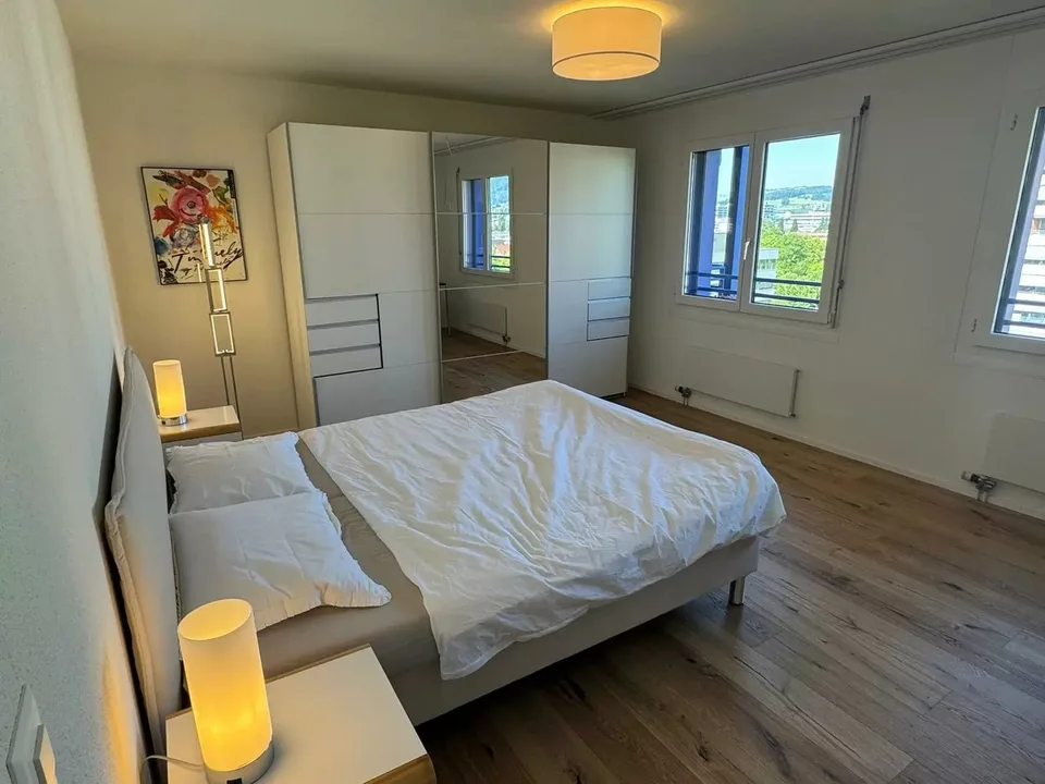 Furnished 3.5-room apartment with lake view in the center of Zug