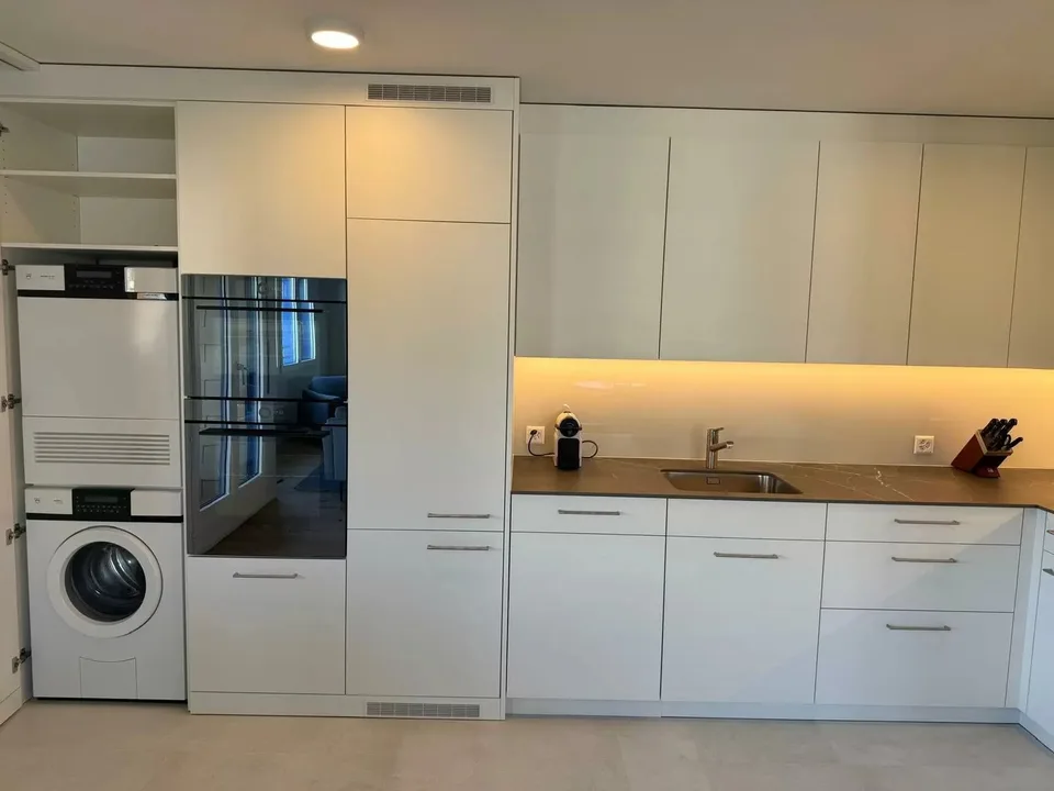 Furnished 3.5-room apartment with lake view in the center of Zug