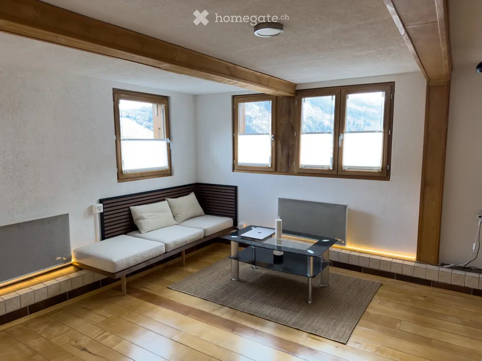 Charming 85 m² Chalet Apartment with Balcony