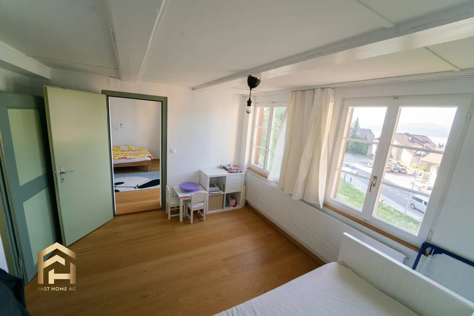 Appartement-maisonnette spacieux de 5,5 pièces à quelques pas du lac de Thoune