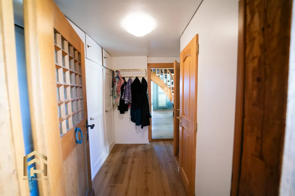 Appartement-maisonnette spacieux de 5,5 pièces à quelques pas du lac de Thoune