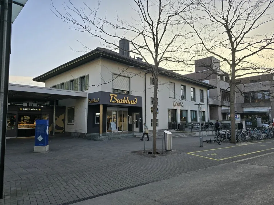 Praktisches Büro mit WC und Kühlschrank direkt am Bahnhof
