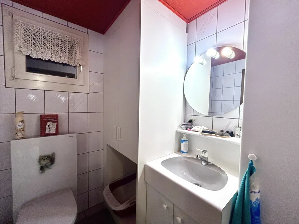 Maison unifamiliale modernisée avec extension de nouvelle construction de haute qualité et 3 places de parking !