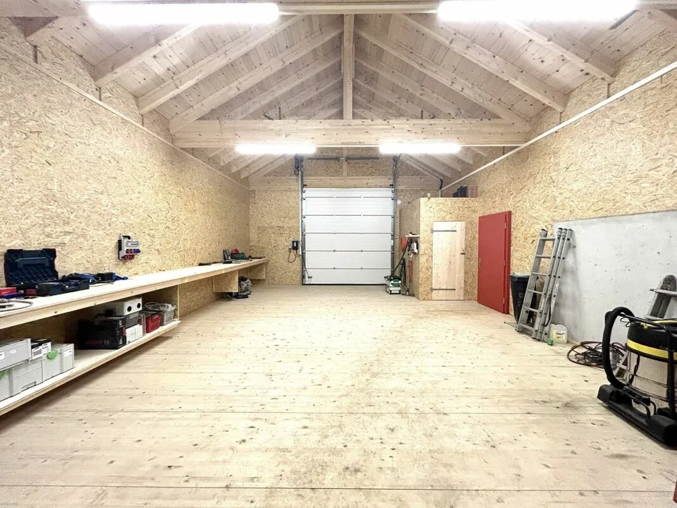 Maison unifamiliale modernisée avec extension de nouvelle construction de haute qualité et 3 places de parking !