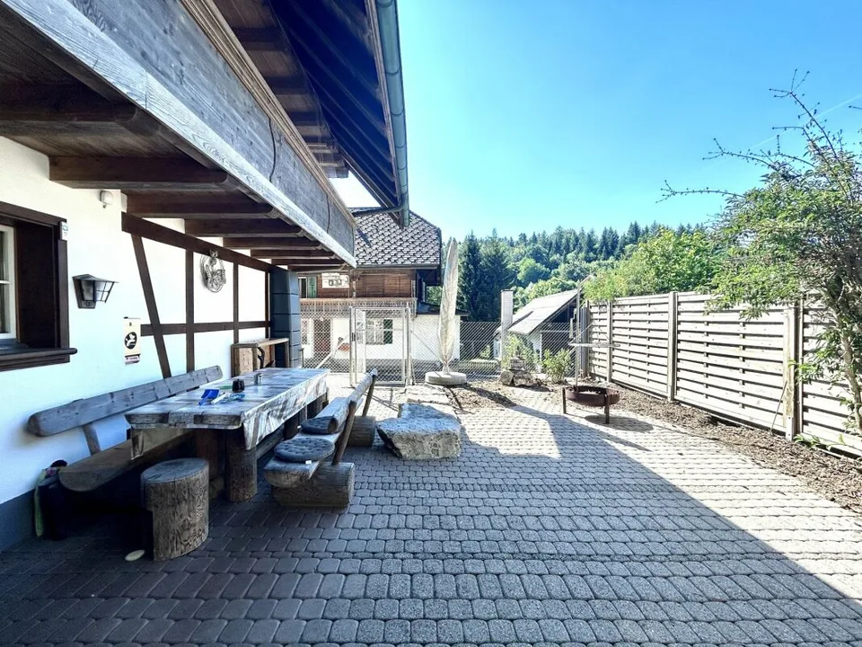 Maison unifamiliale modernisée avec extension de nouvelle construction de haute qualité et 3 places de parking !