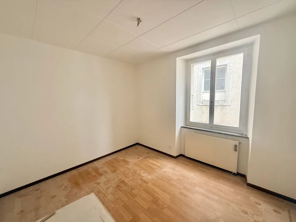 Charming 3.5-room apartment with plenty of light in the center of St-Imier