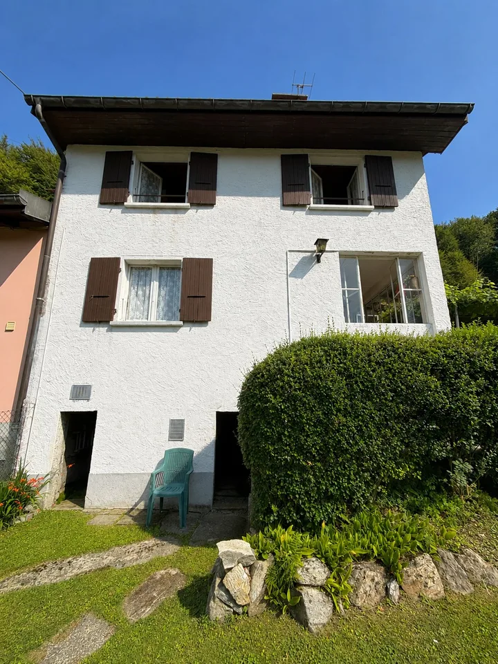 Rustikales Haus mit Grundstück in Sonvico von über 1800 Quadratmetern