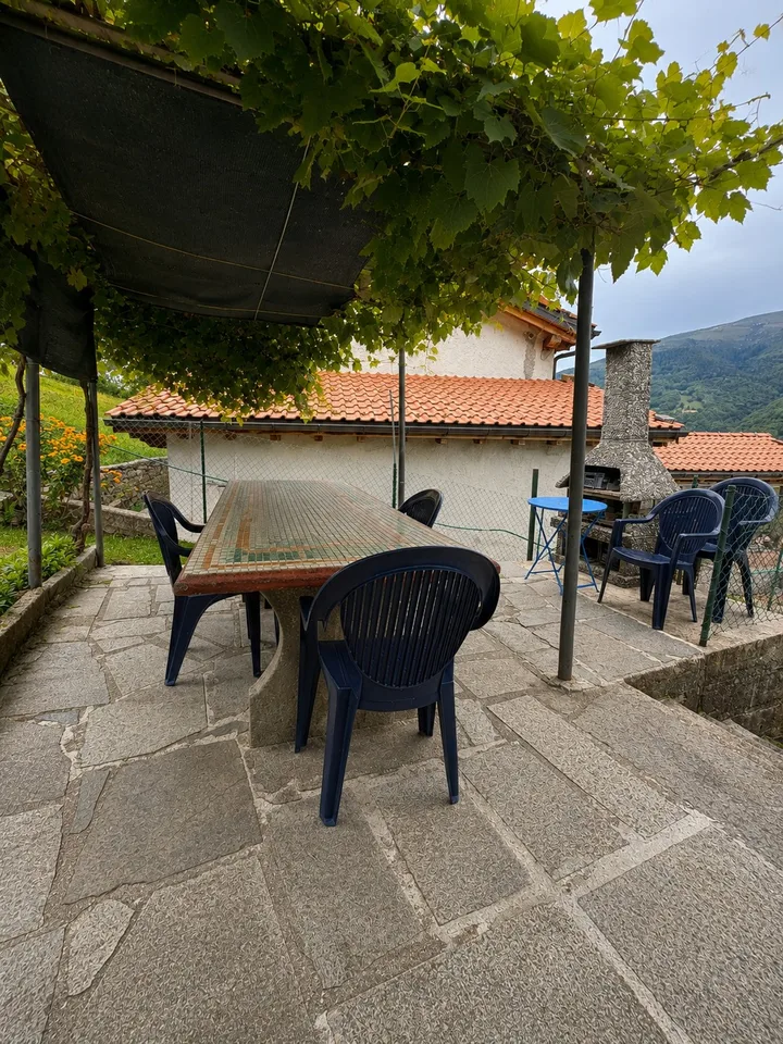 Rustikales Haus mit Grundstück in Sonvico von über 1800 Quadratmetern