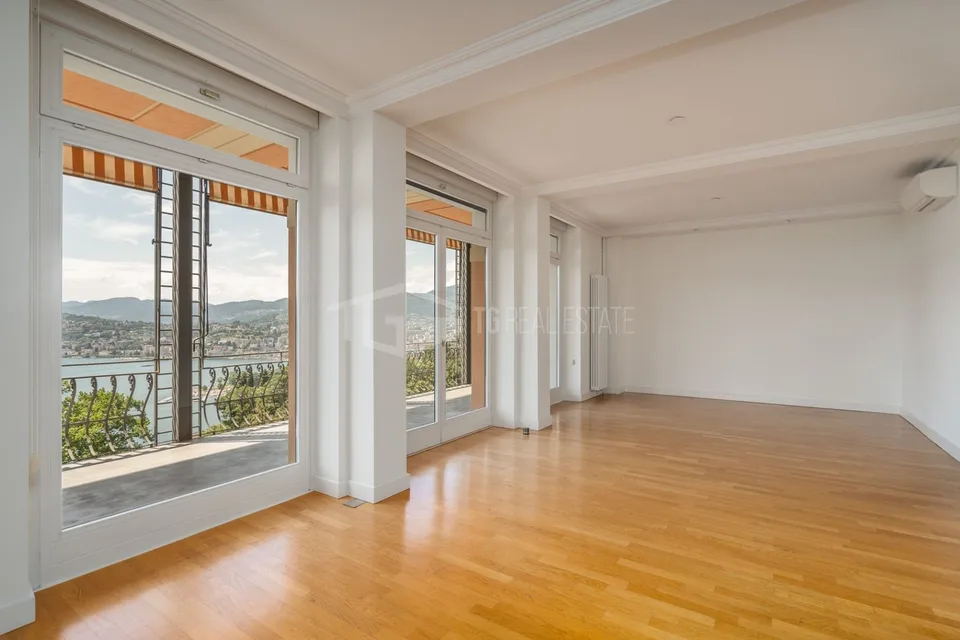 ELEGANTE 5,5-ZIMMER-WOHNUNG MIT SPEKTAKULÄRER SEESICHT