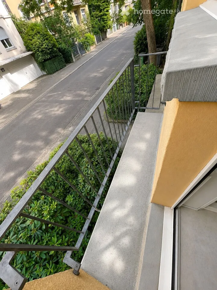 Charming 3-room apartment with garage for sale on Carmenstrasse 48 in Zurich