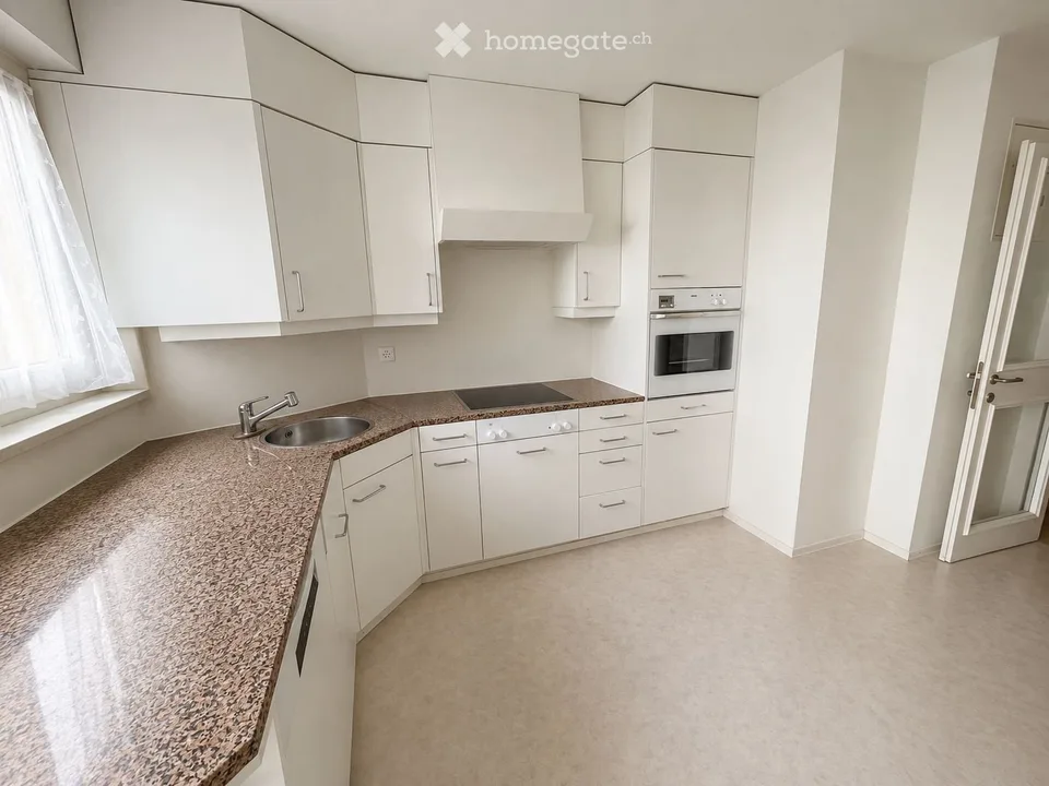 Charming 3-room apartment with garage for sale on Carmenstrasse 48 in Zurich