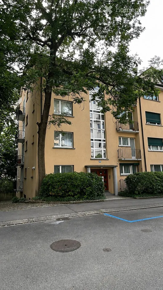 Charming 3-room apartment with garage for sale on Carmenstrasse 48 in Zurich