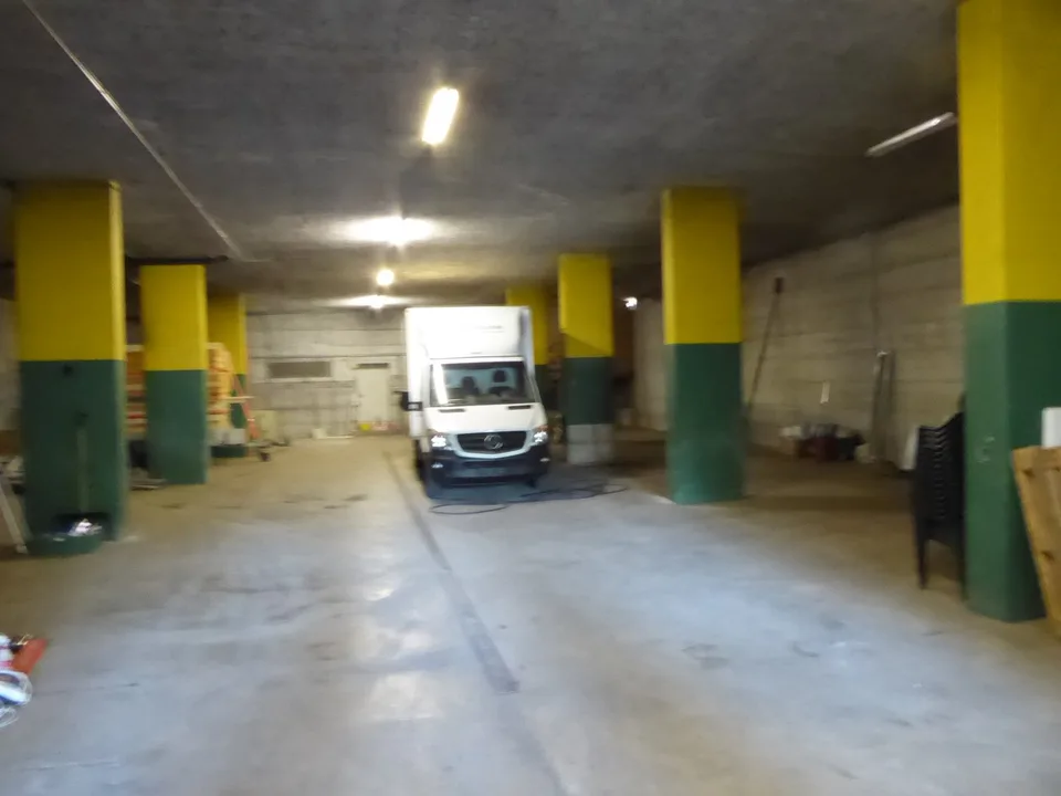 Versatile warehouse with private access