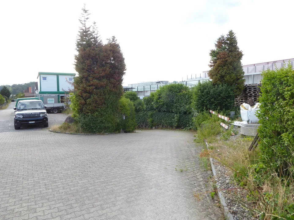 Versatile warehouse with private access