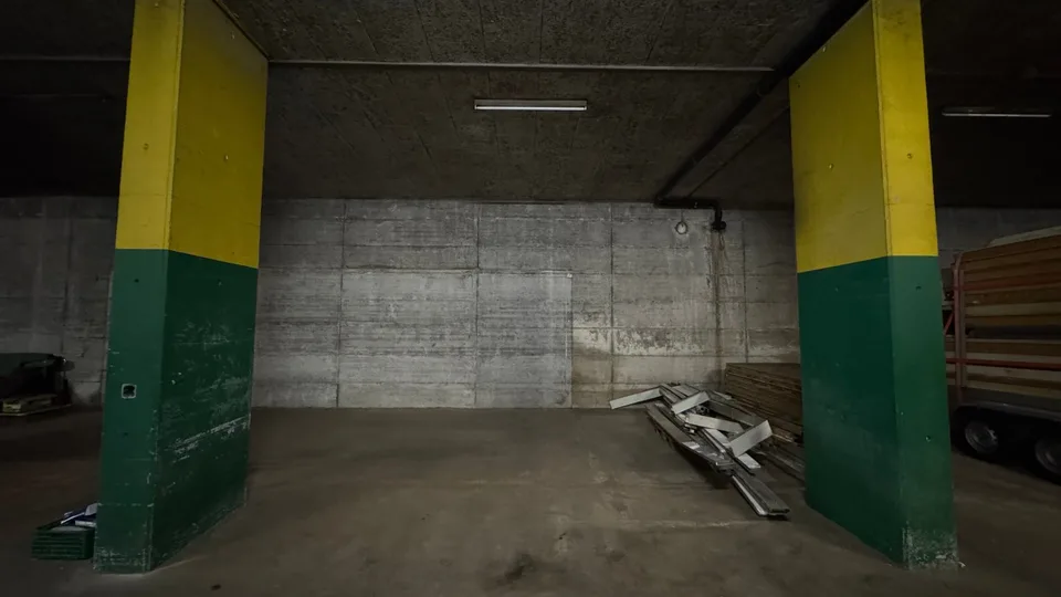 Versatile warehouse with private access