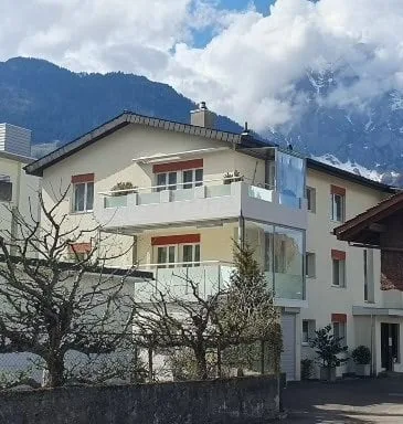 helle 3.5 Zimmerwohnung in 3-Familienhaus