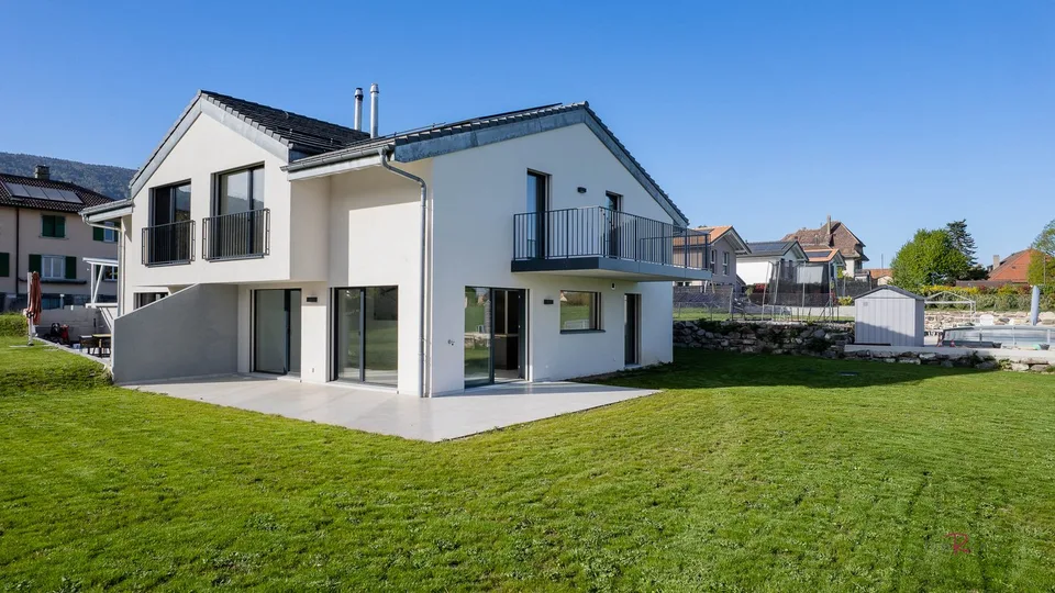 Semi-detached house with 4 bedrooms, magnificent view of the fields and the Alps