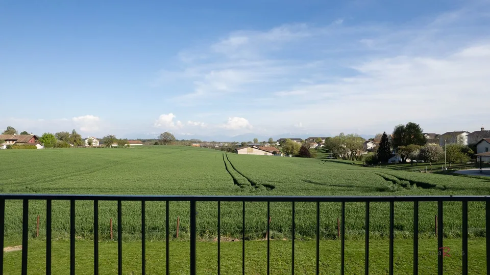 Semi-detached house with 4 bedrooms, magnificent view of the fields and the Alps