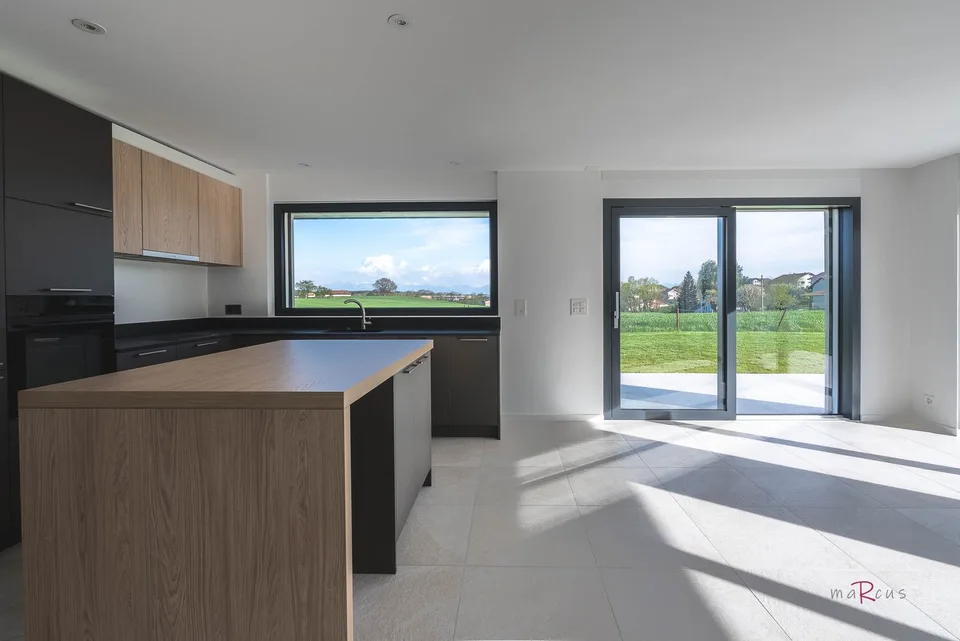 Semi-detached house with 4 bedrooms, magnificent view of the fields and the Alps