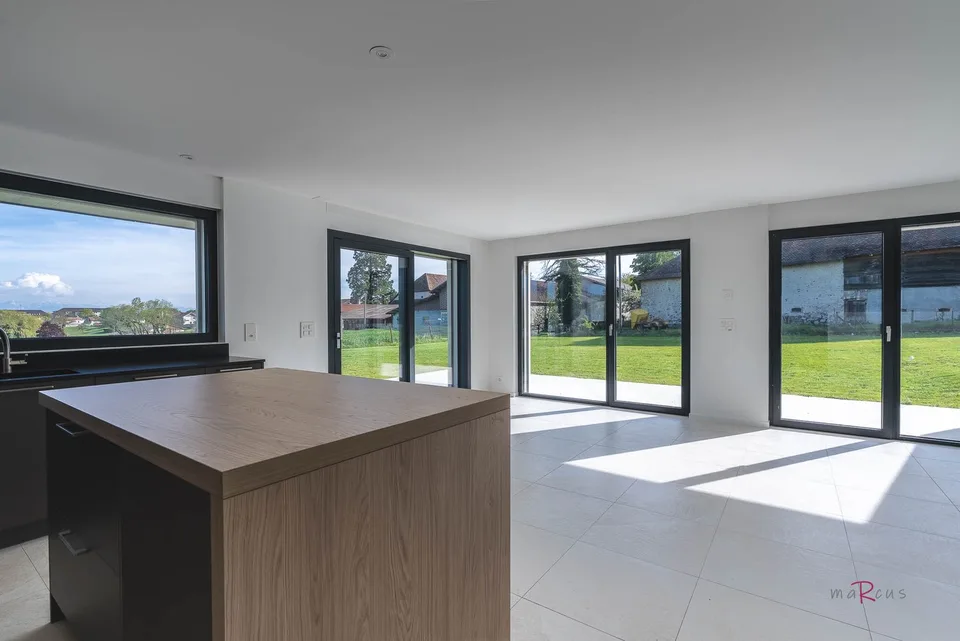 Semi-detached house with 4 bedrooms, magnificent view of the fields and the Alps
