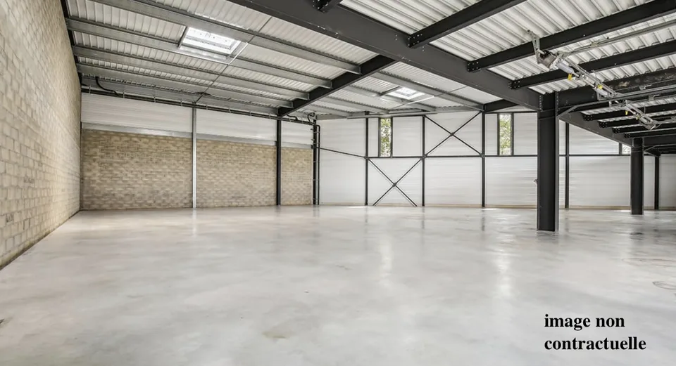 Köniz, à louer, 170 m2 de bureaux  + 635 m2 d'atelier et stockage