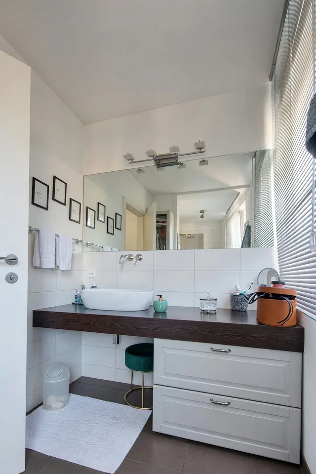 Modern 3.5-room apartment with terrace, completely renovated