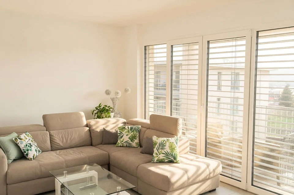 Elegante nuovo 3,5 con ampio terrazzo e camera con bagno ensuite