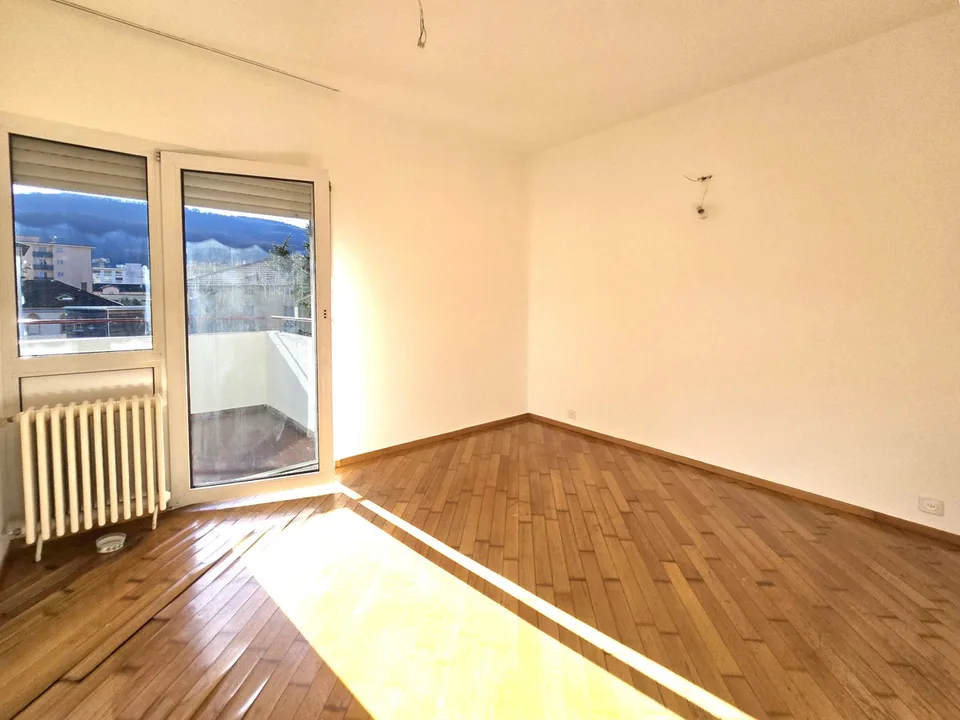 Interessantes helles 3,5-Zimmer-Wohnung mit renovierter überdachter Terrasse