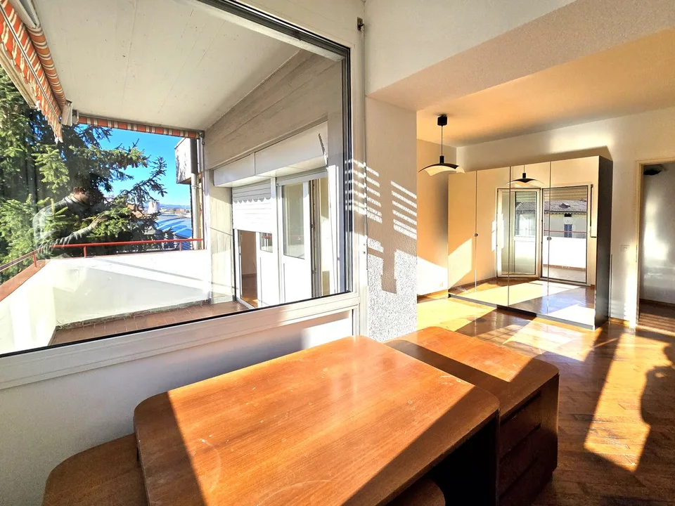 Interessantes helles 3,5-Zimmer-Wohnung mit renovierter überdachter Terrasse