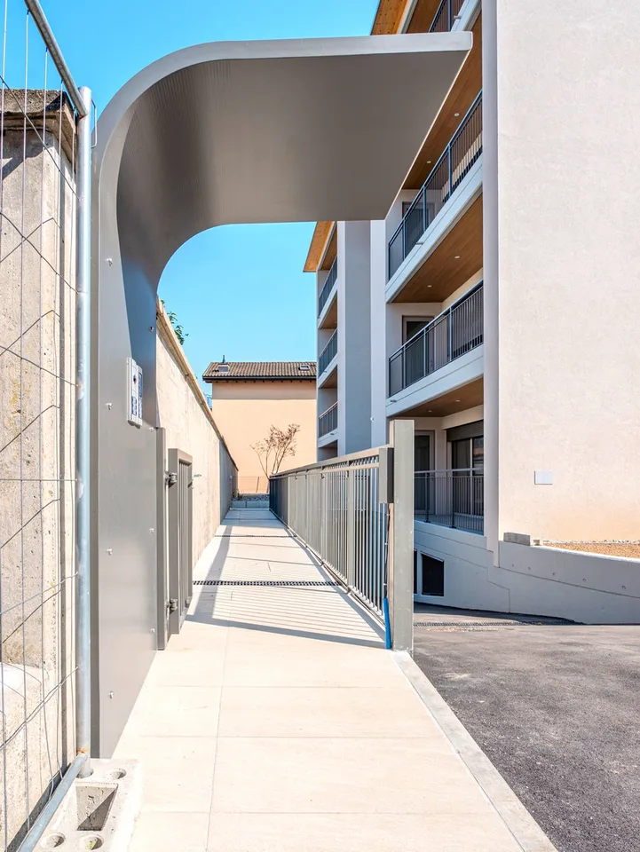 Appartement neuf de 2,5 pièces avec jardin privé et portique