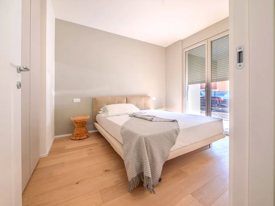 Appartement neuf de 2,5 pièces avec jardin privé et portique