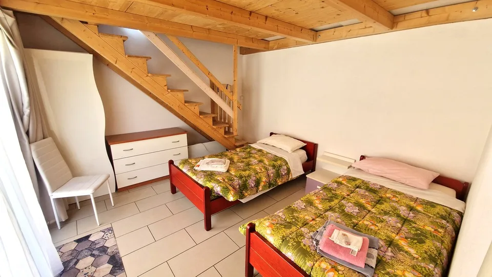 Exklusives Wohnhaus mit 4 Einheiten renoviert