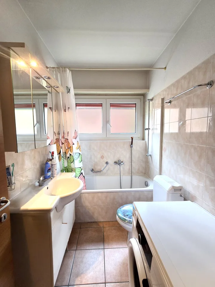 Großes 5,5-Zimmer-Apartment im dritten und letzten Stock mit überdachter Panoramaterrasse.