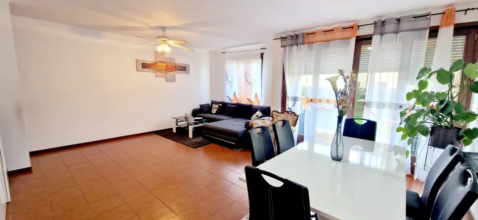Große Reihenhaus-Wohnung 6,5 mit Panoramaterrasse und Gärten