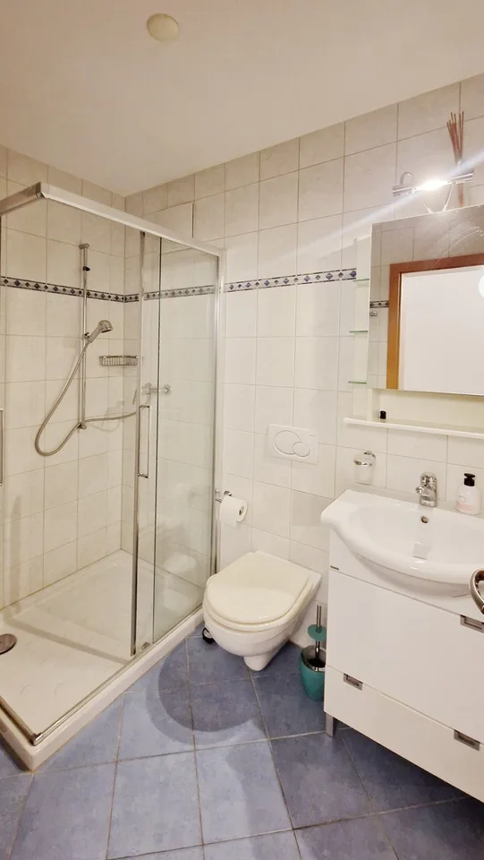 Schönes 3,5-Zimmer-Wohnung in Wohngebiet mit überdachter Panoramaterrasse.