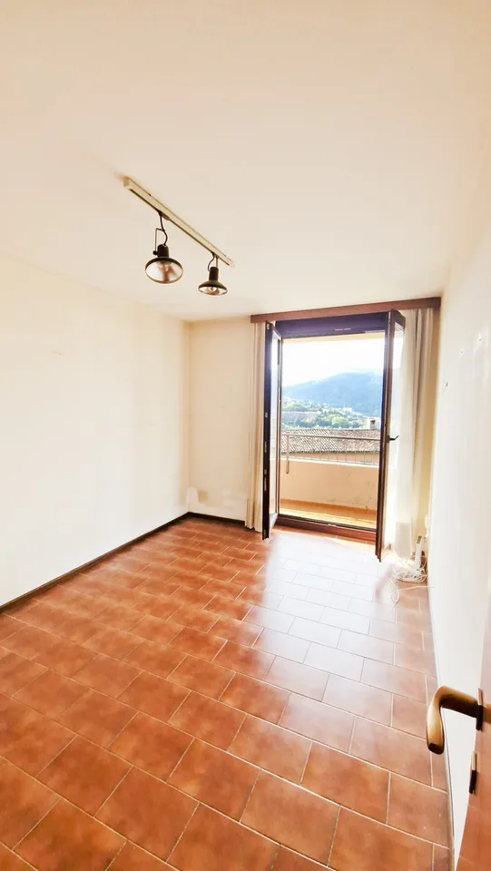 Schönes eigenständiges Haus 4,5 mit Garten und atemberaubender Aussicht.