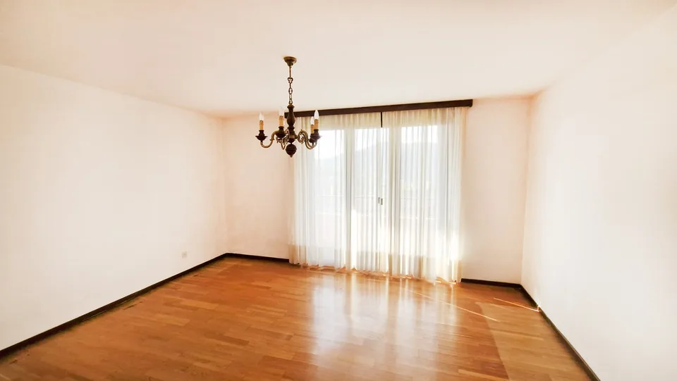Schönes eigenständiges Haus 4,5 mit Garten und atemberaubender Aussicht.