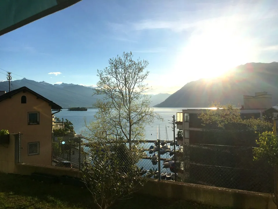 Geräumiges 5,5-Zi-Wohnung mit Garten und Terrasse mit Seeblick in Brissago